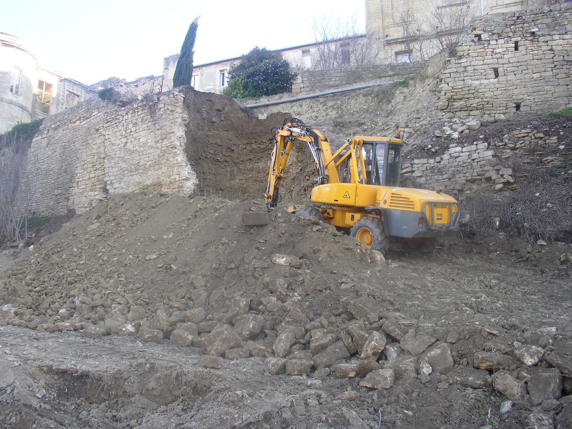 Desportes Rénovation Gard : Mur effondré du Château d'Aubais