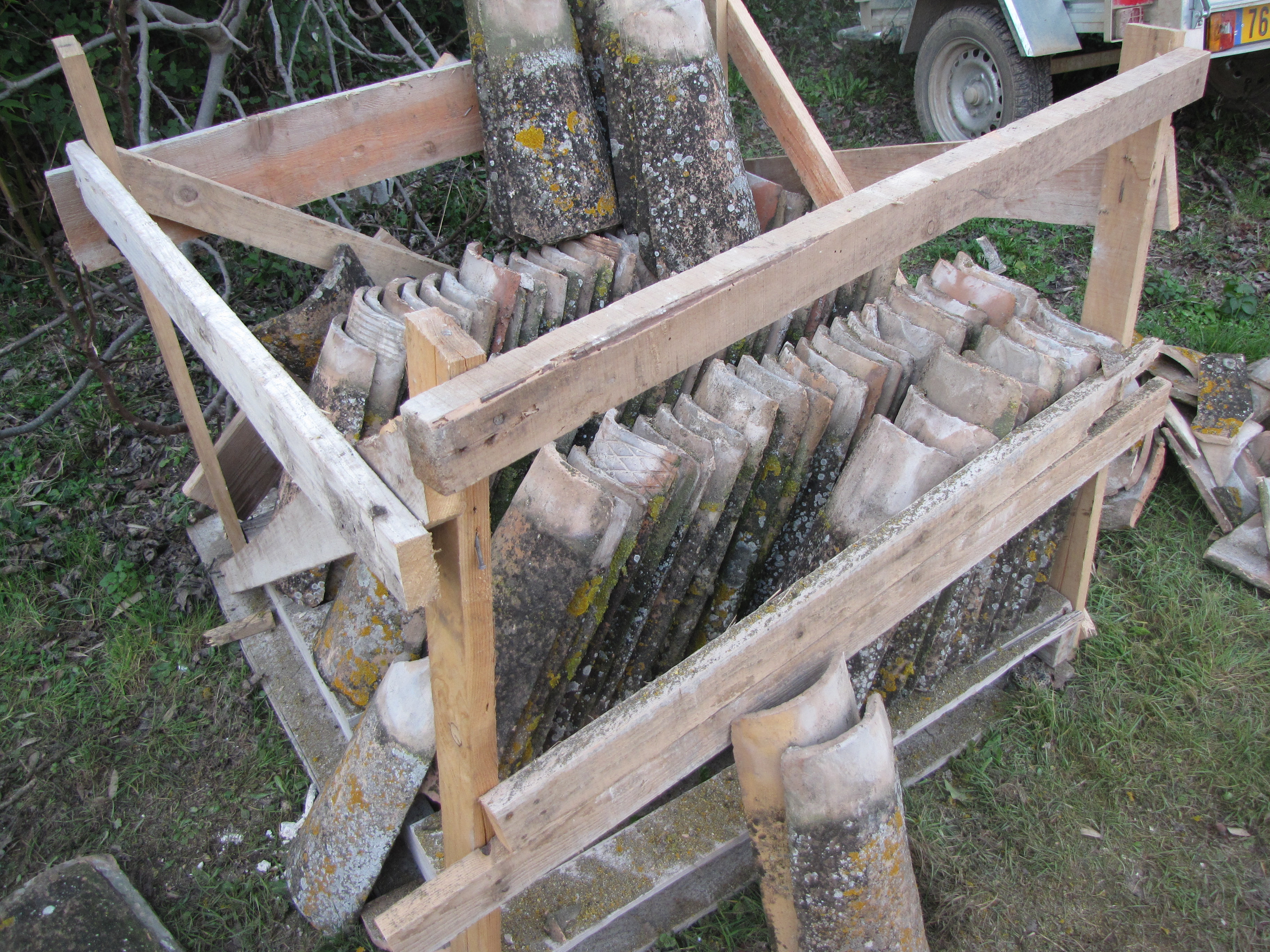 Desportes rénovation, 30. Mas : Réutilisations des tuiles anciennes récupérées lors du démontage de la toiture.
